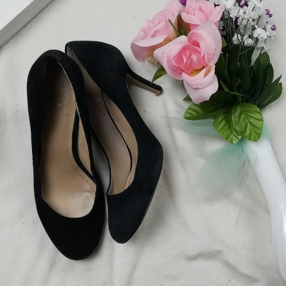 Vince Camuto Shoes - ❤️SALE/ VINCE CAMUTO SUEDE HEELS